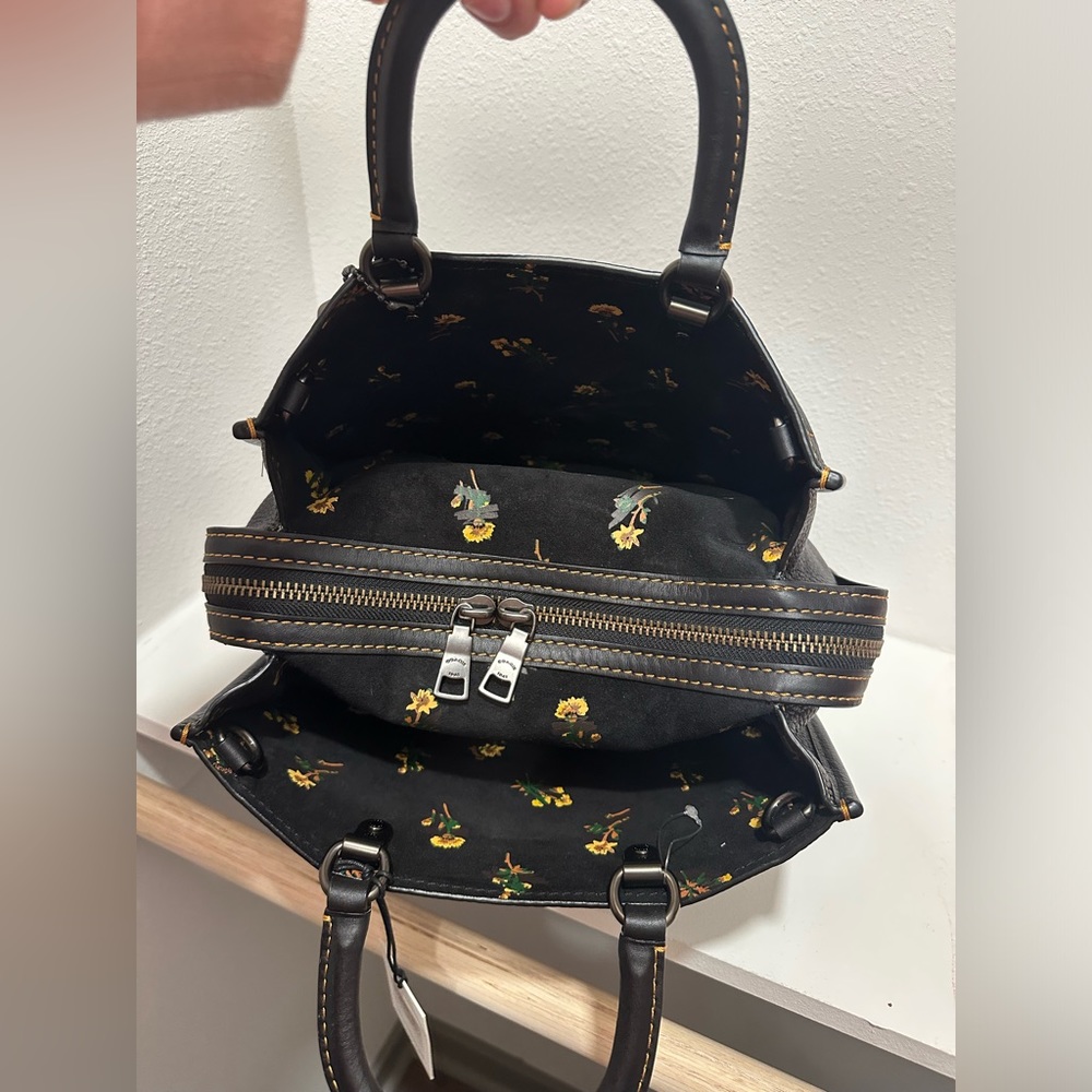 🌟Rare Coach Pyramid Eye Rogue🌟 - Picture 7 of 9